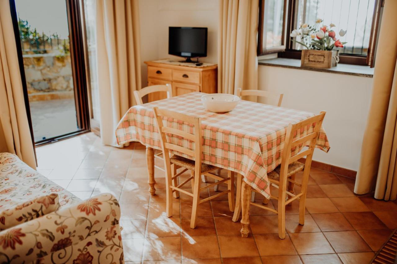 Residenza Golfo Degli Ulivi Lejlighedshotel Caprioli Eksteriør billede