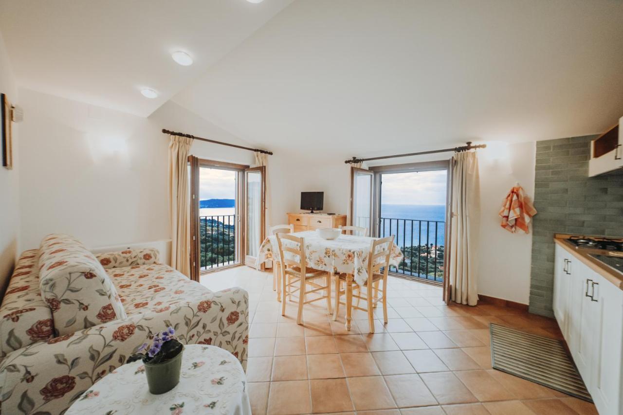 Residenza Golfo Degli Ulivi Lejlighedshotel Caprioli Eksteriør billede