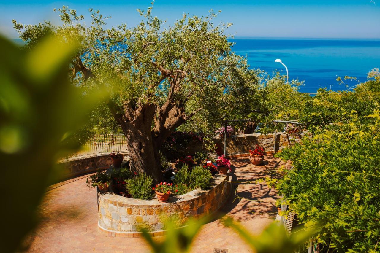 Residenza Golfo Degli Ulivi Lejlighedshotel Caprioli Eksteriør billede